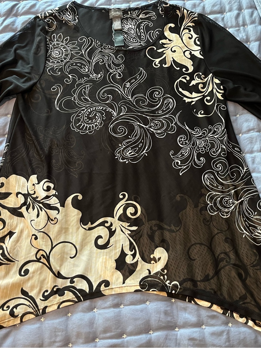 Chico’s Travelers Black & Cream Floral Swirl Tunic Top - Picture 4 of 4